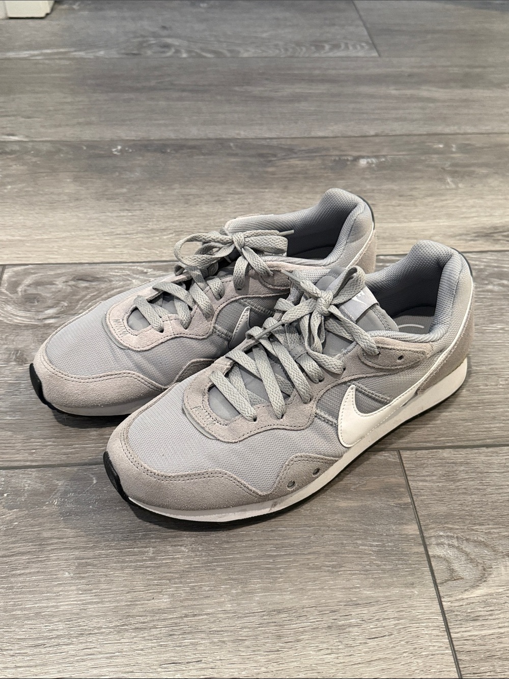 Nike Men's Light Gray Mesh & Suede Trainer with White Swoosh, Men’s 10.5